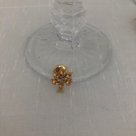 Mini crystal tree brooch - Picture 3 of 4